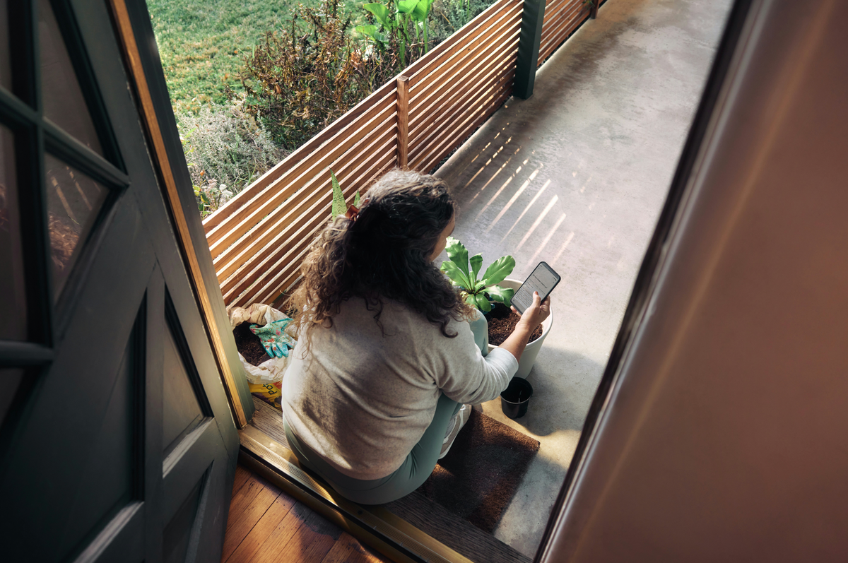 How to Take a Digital Detox Without Deleting Your Apps