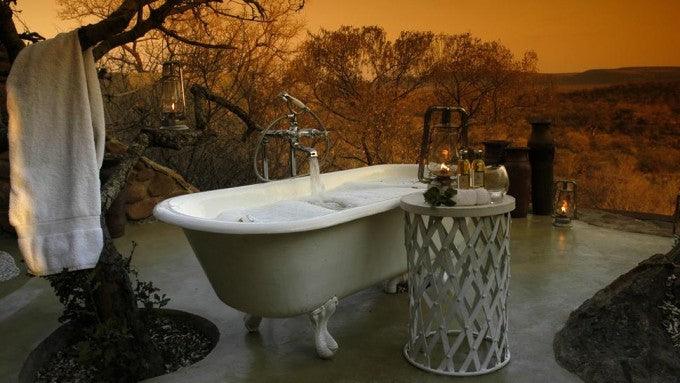 Top 6 Most Beautiful Bathtubs from Around the Globe - TOA Waters
